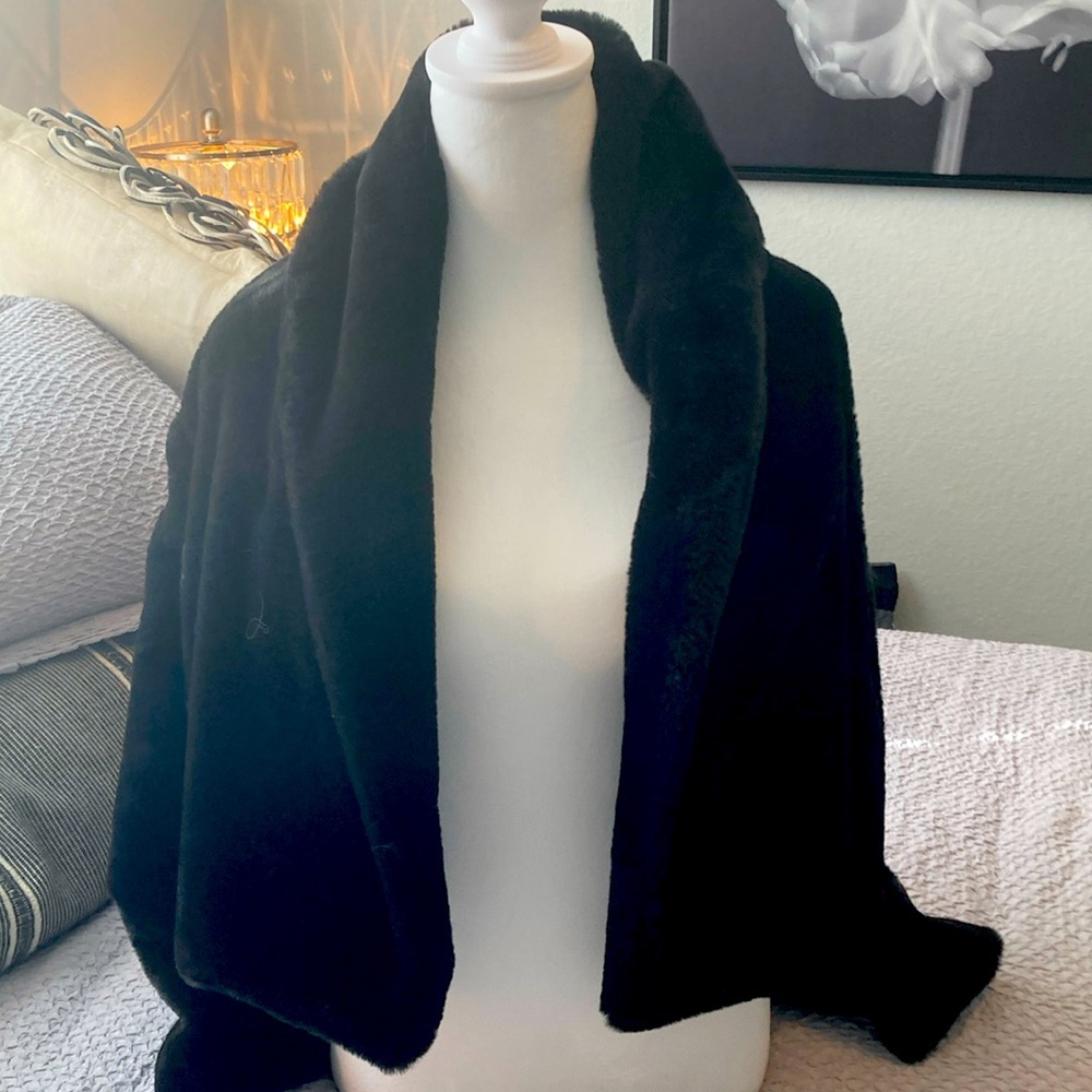 Faux fur evening jacket. Brand new with tags.
Size S. BLANKNYC is high-quality!!